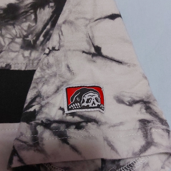 Lurking class by sketchy tank colorblock t-shirt - Picture 4 of 7